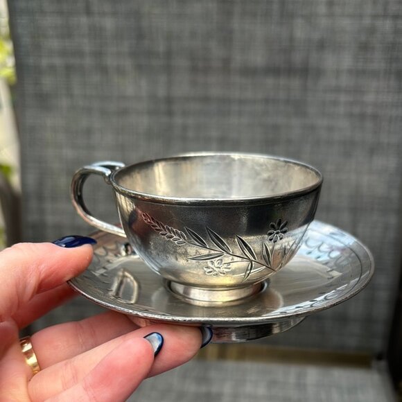 Antique Meriden Quadruple Silver Plate Demitasse Cup & Saucer – Floral Engraved - Picture 2 of 10